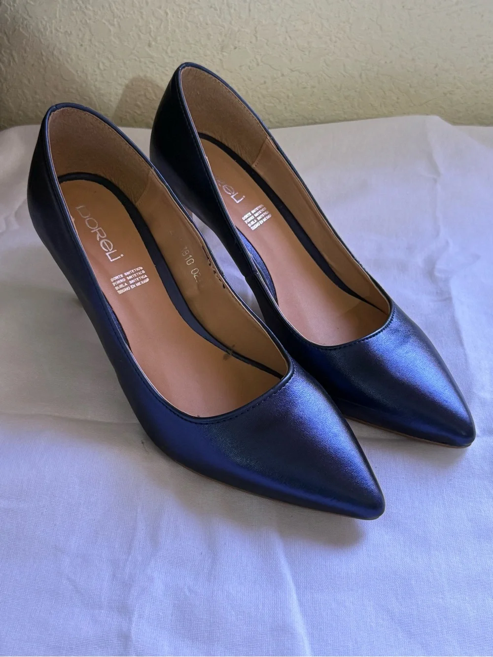 Classic Pointed-Toe High Heels in Navy